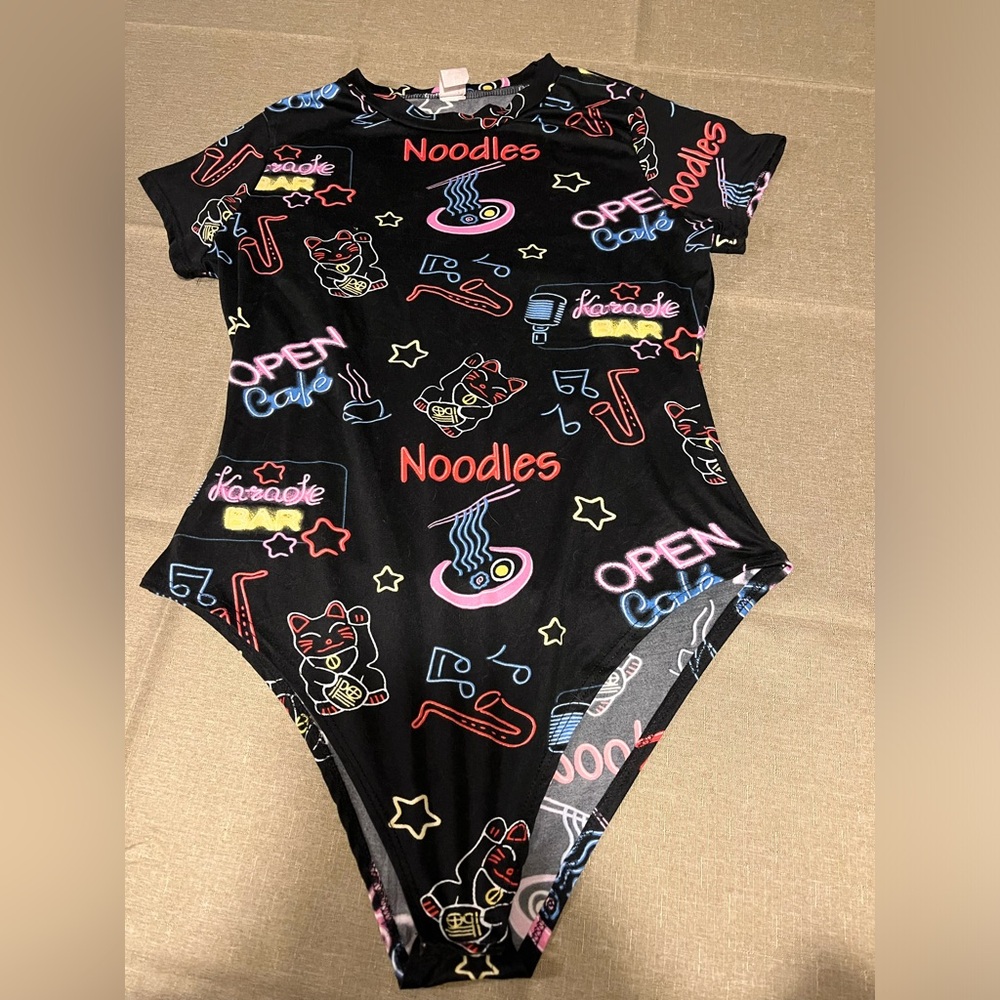 Cacia noodle cat neon sign black bodysuit